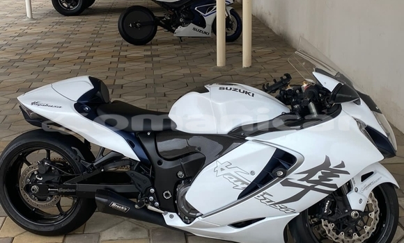 Buy Used Suzuki HAYABUSA White Bike in Muscat in Masqat Buy Used Suzuki HAYABUSA White Bike in Muscat in Masqat