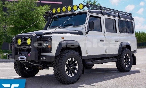 Buy Used Land Rover Defender White Car in Muscat in Masqat Buy Used Land Rover Defender White Car in Muscat in Masqat