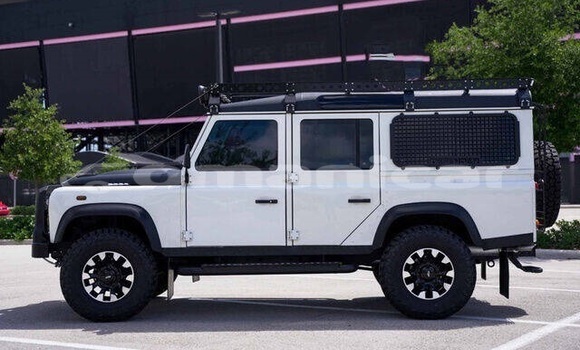 Buy Used Land Rover Defender White Car in Muscat in Masqat Buy Used Land Rover Defender White Car in Muscat in Masqat