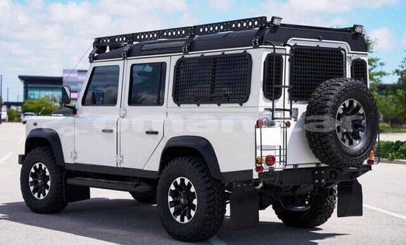 Buy Used Land Rover Defender White Car in Muscat in Masqat Buy Used Land Rover Defender White Car in Muscat in Masqat