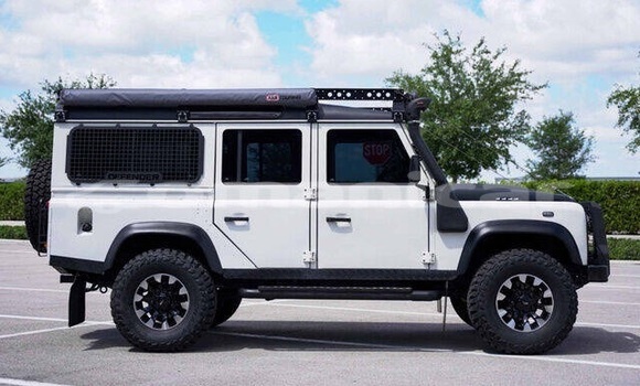 Buy Used Land Rover Defender White Car in Muscat in Masqat Buy Used Land Rover Defender White Car in Muscat in Masqat