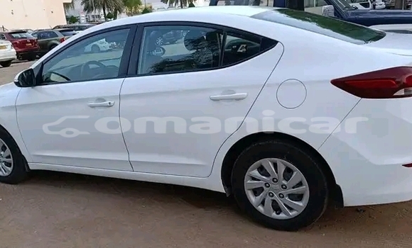 Buy Used Hyundai Elantra White Car in as–Suwayq in al-Batinah Buy Used Hyundai Elantra White Car in as–Suwayq in al-Batinah