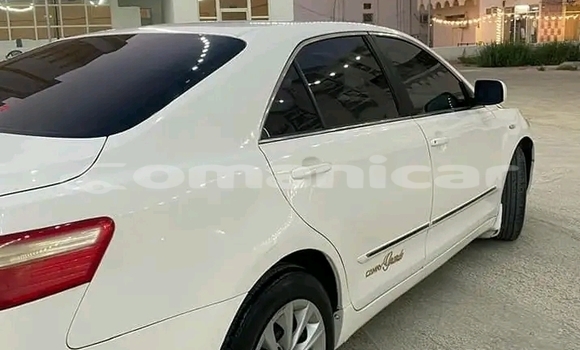 Buy Used Toyota Camry White Car in as–Suwayq in al-Batinah Buy Used Toyota Camry White Car in as–Suwayq in al-Batinah