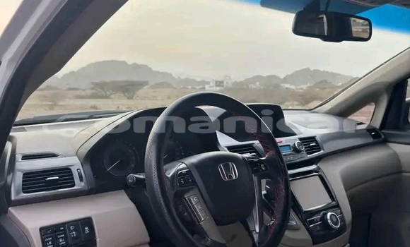 Buy Used Honda Odyssey White Car in Barkah in al-Batinah Buy Used Honda Odyssey White Car in Barkah in al-Batinah