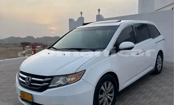 Buy Used Honda Odyssey White Car in Barkah in al-Batinah Buy Used Honda Odyssey White Car in Barkah in al-Batinah