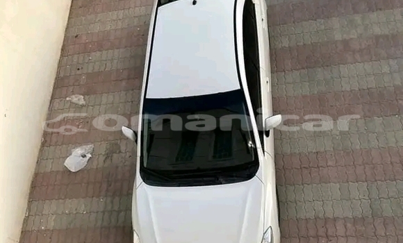 Buy Used Hyundai Elantra White Car in as–Suwayq in al-Batinah Buy Used Hyundai Elantra White Car in as–Suwayq in al-Batinah