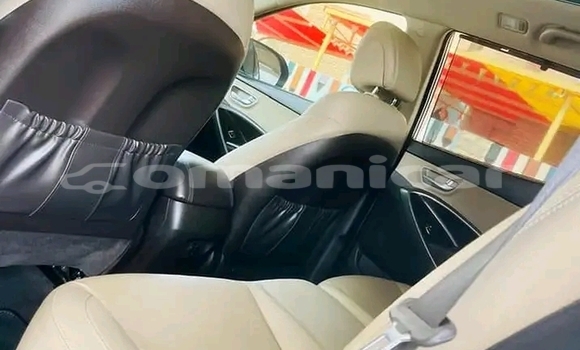 Buy Used Hyundai Santa Fe White Car in Khasab in Musandam Buy Used Hyundai Santa Fe White Car in Khasab in Musandam