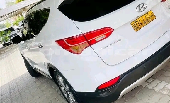 Buy Used Hyundai Santa Fe White Car in Khasab in Musandam Buy Used Hyundai Santa Fe White Car in Khasab in Musandam