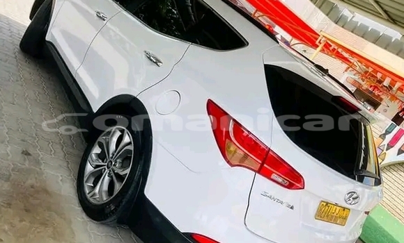 Buy Used Hyundai Santa Fe White Car in Khasab in Musandam Buy Used Hyundai Santa Fe White Car in Khasab in Musandam