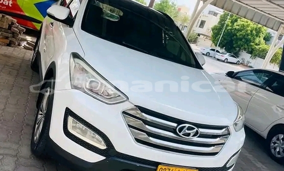 Buy Used Hyundai Santa Fe White Car in Khasab in Musandam Buy Used Hyundai Santa Fe White Car in Khasab in Musandam