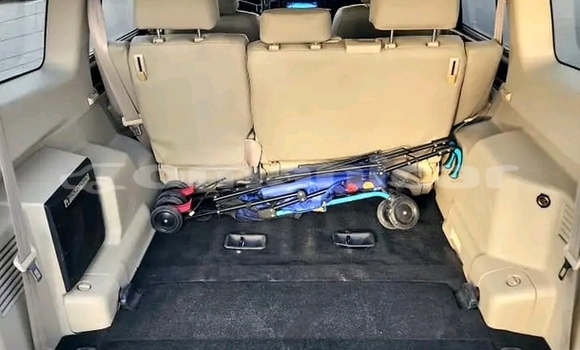 Buy Used Mitsubishi Pajero White Car in as–Sib in Masqat Buy Used Mitsubishi Pajero White Car in as–Sib in Masqat