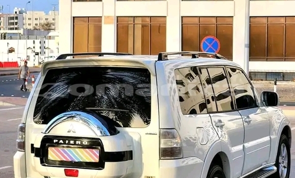 Buy Used Mitsubishi Pajero White Car in as–Sib in Masqat Buy Used Mitsubishi Pajero White Car in as–Sib in Masqat