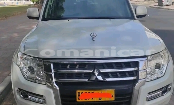 Buy Used Mitsubishi Pajero White Car in as–Suwayq in al-Batinah Buy Used Mitsubishi Pajero White Car in as–Suwayq in al-Batinah