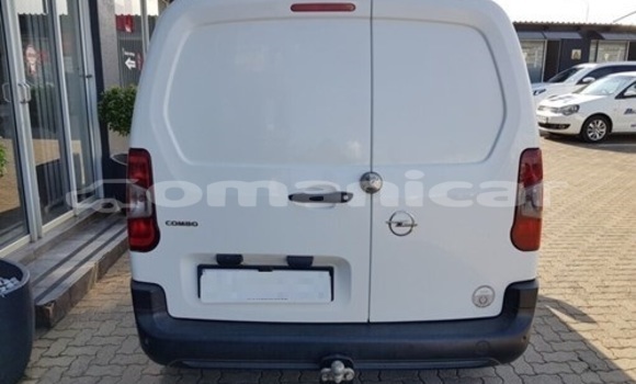Buy Used Opel Combo White Car in Muscat in Masqat Buy Used Opel Combo White Car in Muscat in Masqat