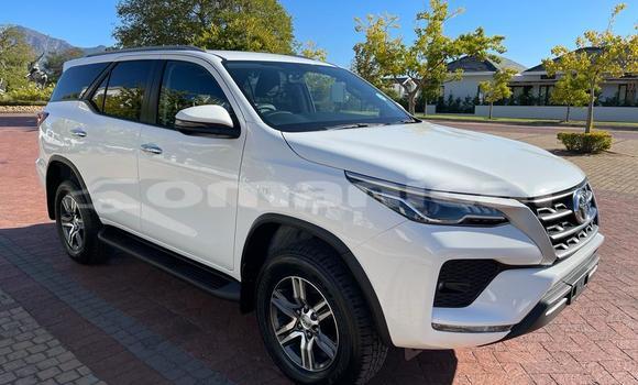 Buy Used Toyota Fortuner White Car in Muscat in Masqat Buy Used Toyota Fortuner White Car in Muscat in Masqat