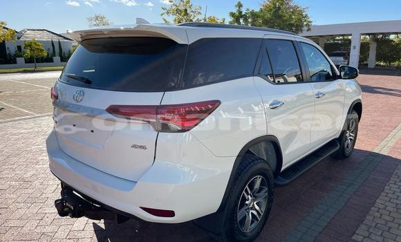 Buy Used Toyota Fortuner White Car in Muscat in Masqat Buy Used Toyota Fortuner White Car in Muscat in Masqat