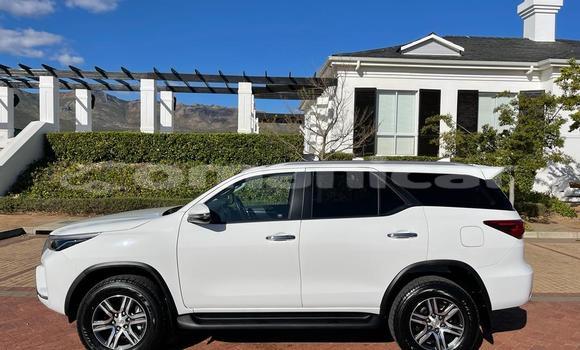 Buy Used Toyota Fortuner White Car in Muscat in Masqat Buy Used Toyota Fortuner White Car in Muscat in Masqat