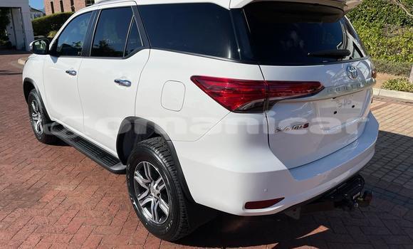 Buy Used Toyota Fortuner White Car in Muscat in Masqat Buy Used Toyota Fortuner White Car in Muscat in Masqat
