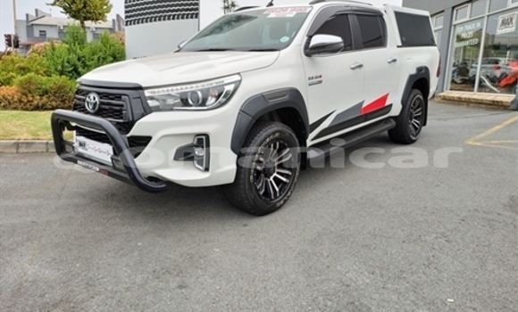 Buy Used Toyota Hilux White Car in Muscat in Masqat Buy Used Toyota Hilux White Car in Muscat in Masqat