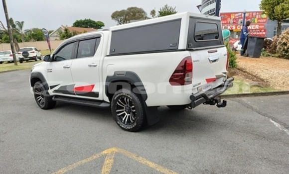 Buy Used Toyota Hilux White Car in Muscat in Masqat Buy Used Toyota Hilux White Car in Muscat in Masqat