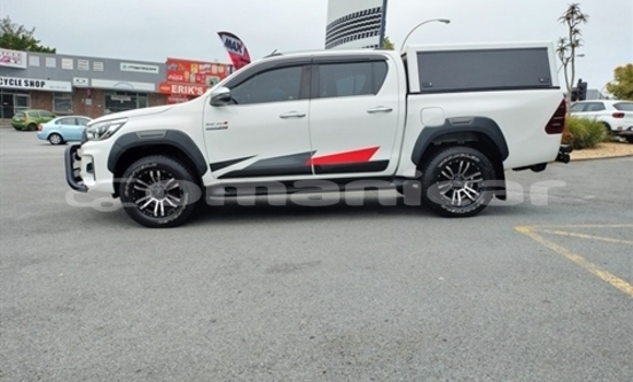 Buy Used Toyota Hilux White Car in Muscat in Masqat Buy Used Toyota Hilux White Car in Muscat in Masqat