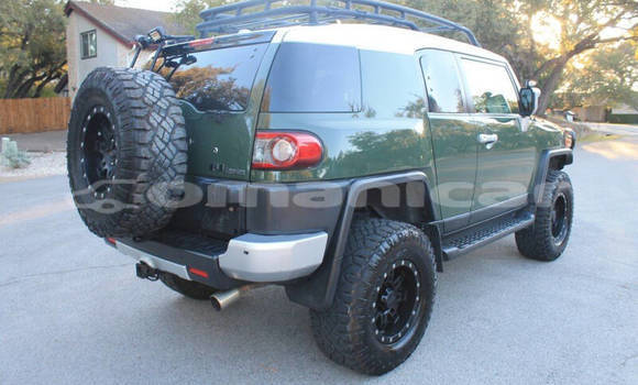Buy Used Toyota FJ Cruiser Green Car in Muscat in Masqat Buy Used Toyota FJ Cruiser Green Car in Muscat in Masqat