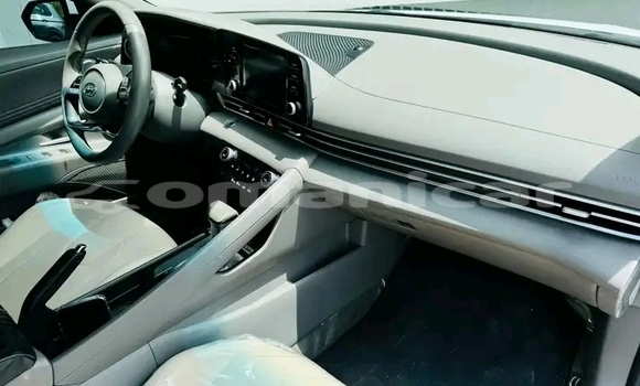 Buy Used Hyundai Elantra White Car in as–Suwayq in al-Batinah Buy Used Hyundai Elantra White Car in as–Suwayq in al-Batinah