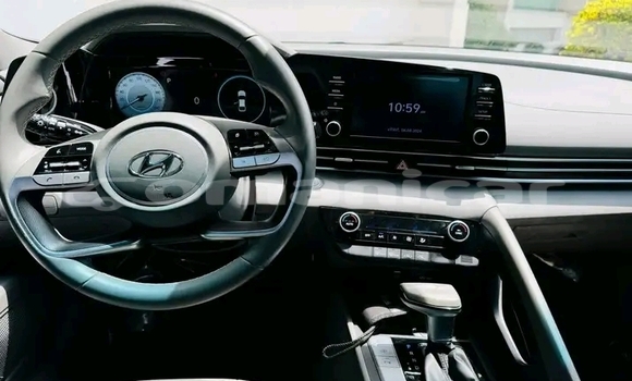 Buy Used Hyundai Elantra White Car in as–Suwayq in al-Batinah Buy Used Hyundai Elantra White Car in as–Suwayq in al-Batinah