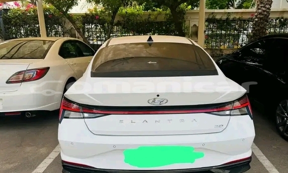 Buy Used Hyundai Elantra White Car in as–Suwayq in al-Batinah Buy Used Hyundai Elantra White Car in as–Suwayq in al-Batinah