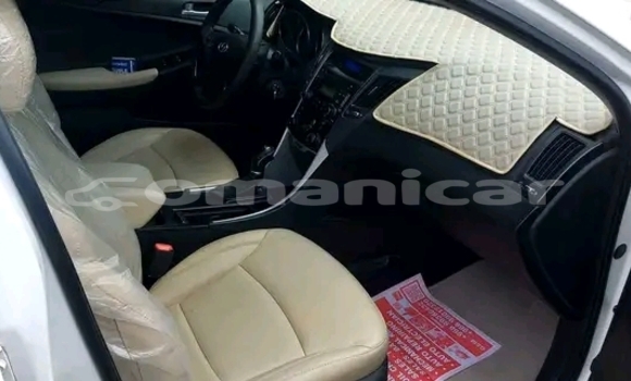 Buy Used Hyundai Sonata White Car in Nizwa in ad-Dakhiliyah Buy Used Hyundai Sonata White Car in Nizwa in ad-Dakhiliyah