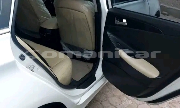 Buy Used Hyundai Sonata White Car in Nizwa in ad-Dakhiliyah Buy Used Hyundai Sonata White Car in Nizwa in ad-Dakhiliyah