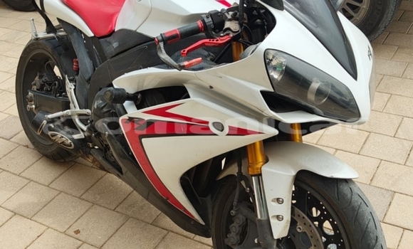 Buy Used Yamaha R1 White Bike in Muscat in Masqat