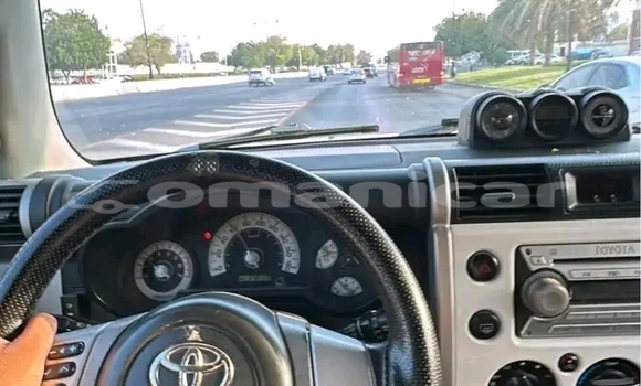 Buy Used Mitsubishi Pajero White Car in Madinat Qabus in Masqat Buy Used Mitsubishi Pajero White Car in Madinat Qabus in Masqat