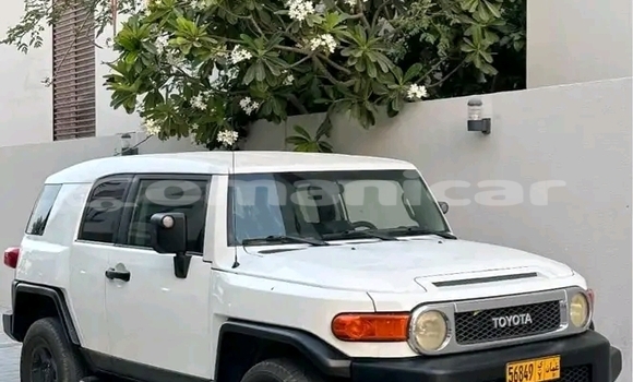 Buy Used Mitsubishi Pajero White Car in Madinat Qabus in Masqat Buy Used Mitsubishi Pajero White Car in Madinat Qabus in Masqat