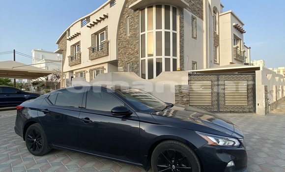 Buy Used Nissan Altima Black Car in Qurm in Masqat Buy Used Nissan Altima Black Car in Qurm in Masqat