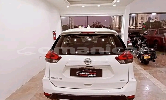 Buy Used Nissan Rogue White Car in Qurm in Masqat Buy Used Nissan Rogue White Car in Qurm in Masqat