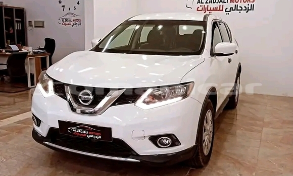 Buy Used Nissan Rogue White Car in Qurm in Masqat Buy Used Nissan Rogue White Car in Qurm in Masqat