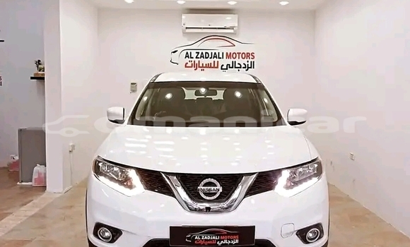 Buy Used Nissan Rogue White Car in Qurm in Masqat Buy Used Nissan Rogue White Car in Qurm in Masqat