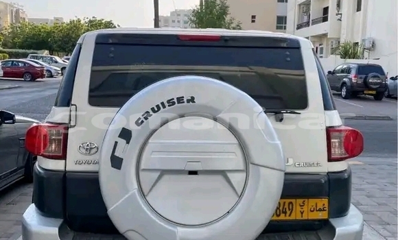 Buy Used Toyota FJ Cruiser White Car in Muttrah in Masqat Buy Used Toyota FJ Cruiser White Car in Muttrah in Masqat