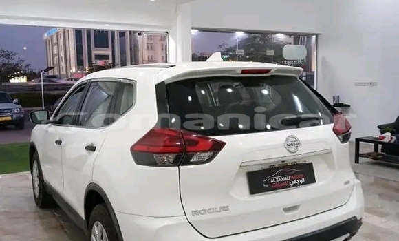 Buy Used Nissan Rogue White Car in ar–Rustaq in al-Batinah Buy Used Nissan Rogue White Car in ar–Rustaq in al-Batinah