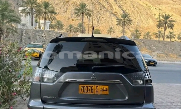 Buy Used Mitsubishi Outlander Black Car in Saham in al-Batinah
