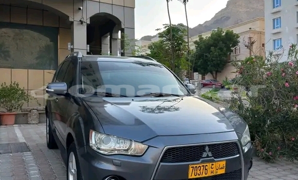 Buy Used Mitsubishi Outlander Black Car in Saham in al-Batinah Buy Used Mitsubishi Outlander Black Car in Saham in al-Batinah