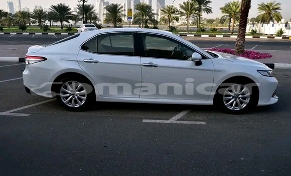 Buy Used Toyota Camry White Car in Shinas in al-Batinah Buy Used Toyota Camry White Car in Shinas in al-Batinah