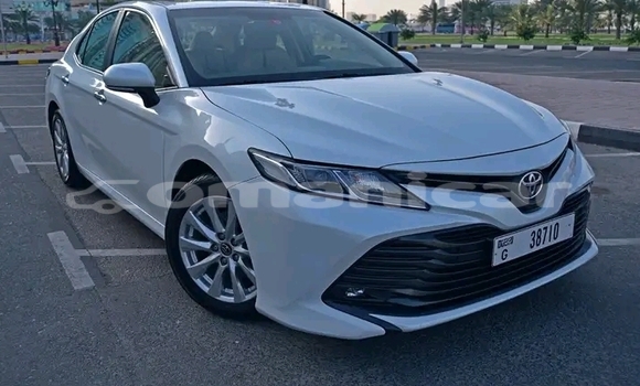 Buy Used Toyota Camry White Car in Shinas in al-Batinah Buy Used Toyota Camry White Car in Shinas in al-Batinah