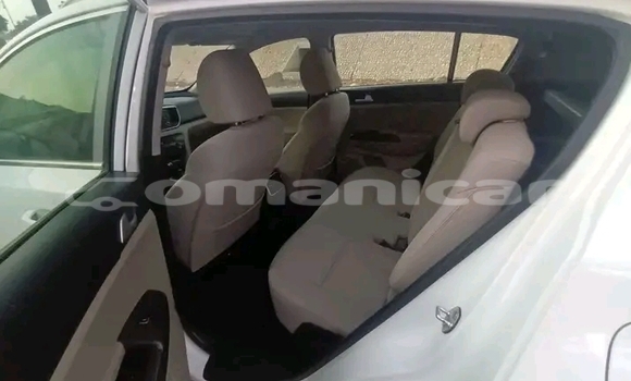 Buy Used Kia Sportage White Car in as–Suwayq in al-Batinah Buy Used Kia Sportage White Car in as–Suwayq in al-Batinah