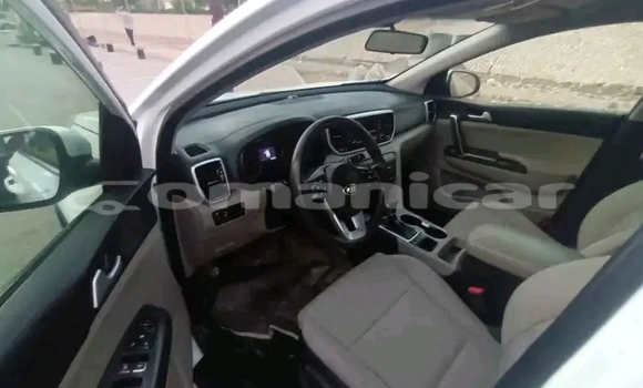 Buy Used Kia Sportage White Car in as–Suwayq in al-Batinah Buy Used Kia Sportage White Car in as–Suwayq in al-Batinah