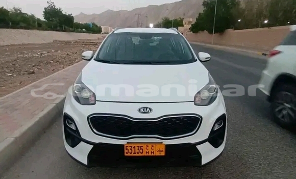 Buy Used Kia Sportage White Car in as–Suwayq in al-Batinah Buy Used Kia Sportage White Car in as–Suwayq in al-Batinah