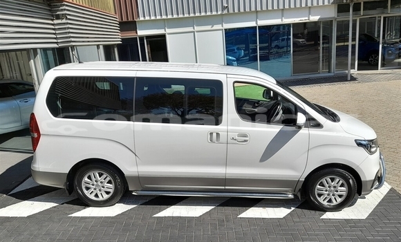 Buy Used Hyundai H1 White Car in Muscat in Masqat Buy Used Hyundai H1 White Car in Muscat in Masqat