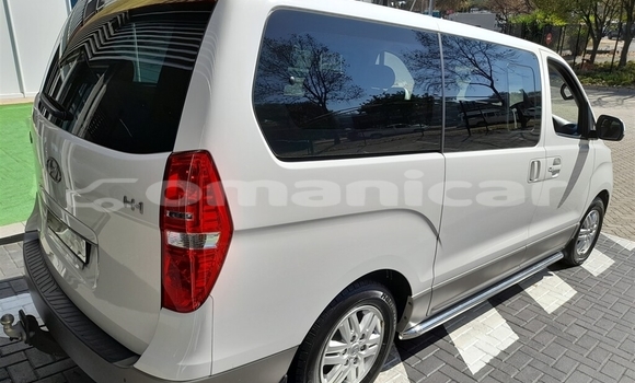 Buy Used Hyundai H1 White Car in Muscat in Masqat Buy Used Hyundai H1 White Car in Muscat in Masqat