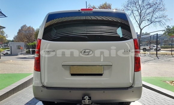 Buy Used Hyundai H1 White Car in Muscat in Masqat Buy Used Hyundai H1 White Car in Muscat in Masqat